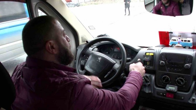 Kadın Yolcuları Rahatsız Eden Kişiyi Uyarınca Kavga Çıktı