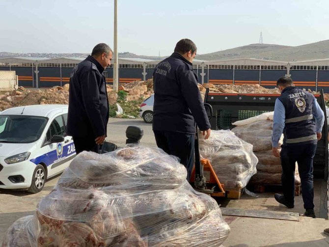 Şanlıurfa’da Tarihi Geçmiş Tonlarca Tavuk Eti Ve Sakatat Ele Geçirildi