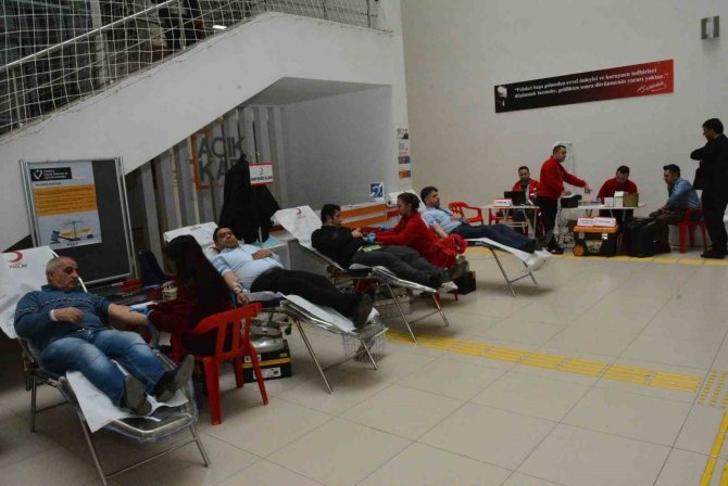 Siirt’te Depremzedeler İçin Kan Bağışı Seferberliği