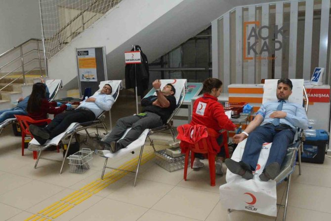 Siirt’te Depremzedeler İçin Kan Bağışı Seferberliği