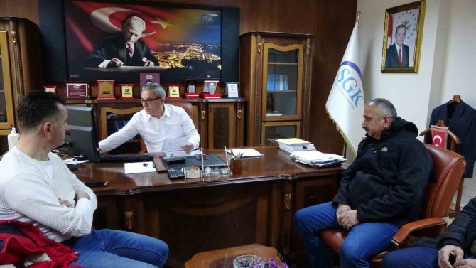 Sinop’ta Vatandaşlar Emeklilik Başvurusu İçin Sgk’ya Koştu