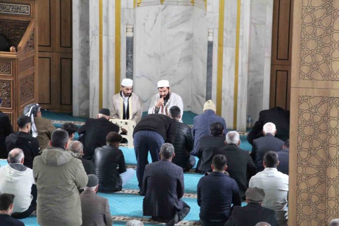 Depremde Hayatını Kaybedenler İçin Şırnak’ta Mevlit Okutuldu