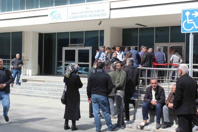 Sgk’dan Eyt İle İlgili ’E-devlet’ Ve ’Acele Etmeyin’ Çağrısı