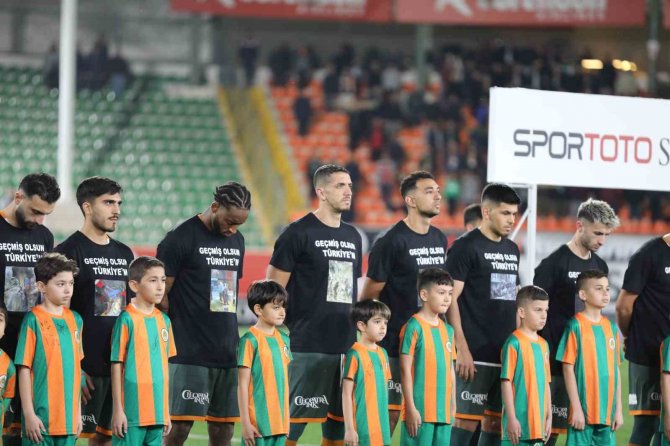 Spor Toto Süper Lig: Corendon Alanyaspor: 0 - Medipol Başakşehir: 0 (İ̇lk Yarı)