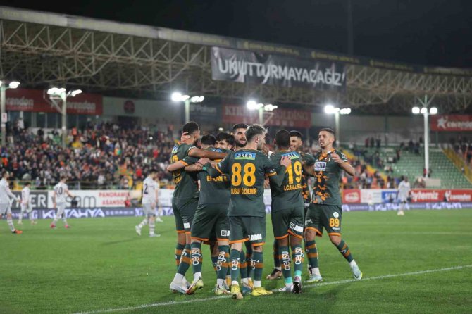 Spor Toto Süper Lig: Corendon Alanyaspor: 1 - Medipol Başakşehir: 0 (Maç Sonucu)