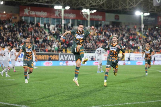 Spor Toto Süper Lig: Corendon Alanyaspor: 1 - Medipol Başakşehir: 0 (Maç Sonucu)