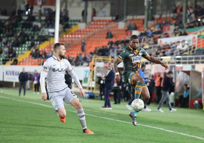 Spor Toto Süper Lig: Corendon Alanyaspor: 1 - Medipol Başakşehir: 0 (Maç Sonucu)