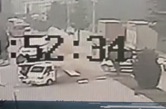 Tır İle Kamyonet Çarpıştı: 1 Ağır Yaralı