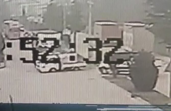 Tır İle Kamyonet Çarpıştı: 1 Ağır Yaralı