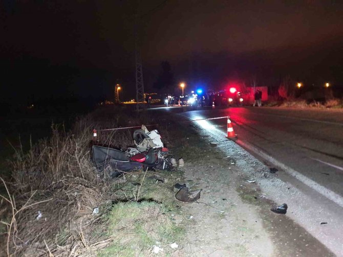 Ehliyetsiz Otomobil Sürücüsü Motosiklete Çarptı: 1 Ölü