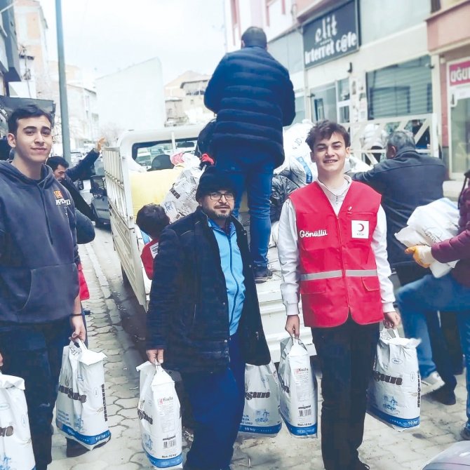 Toplanan Yardımlar Deprem Bölgesine Gönderildi