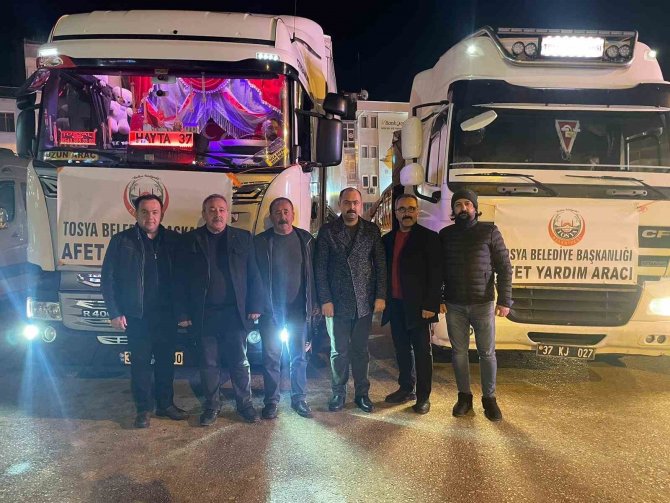 Tosya’dan Deprem Bölgesine 50 Tırlık Yardım