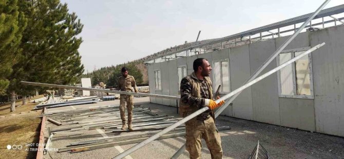 Güvenlik Korucuları Deprem Bölgelerindeki Çalışmalarını Sürdürüyor