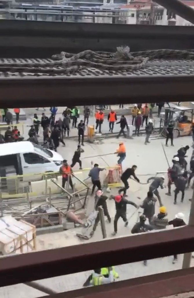 Ümraniye Finans Merkezi’nde İşçilerin Demir Sopalı Kavgası Kamerada
