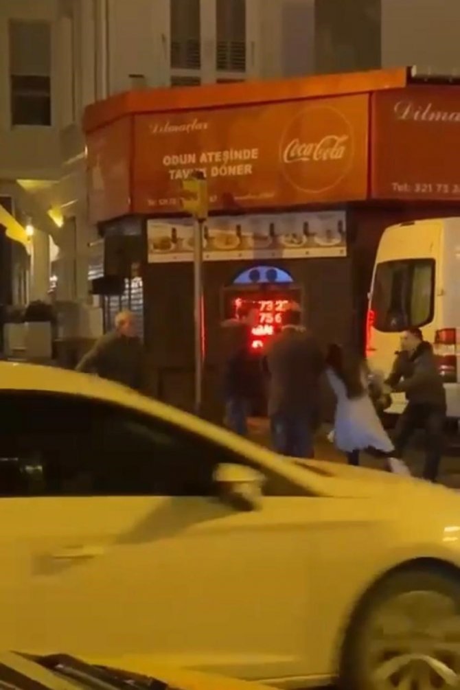 Üsküdar’da Çarptığı Taksinin Kadın Yolcusunu Zorla Aracına Bindirmeye Çalıştı