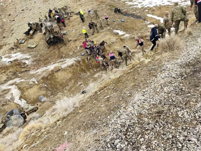 Askeri Araç Kontrolden Çıktı, Bazı Askerler Yaralandı