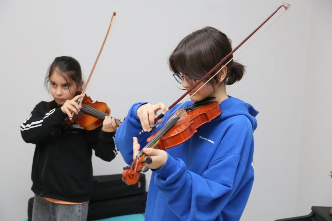 Gençler İçin Ücretsiz Piyano Ve Keman Kursları Başladı