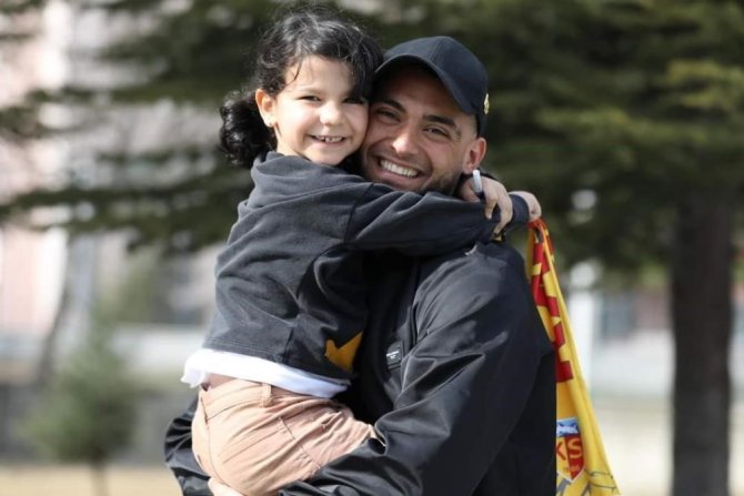 Kayserisporlu Futbolcular, Depremzede Çocukların Yüzünü Güldürdü