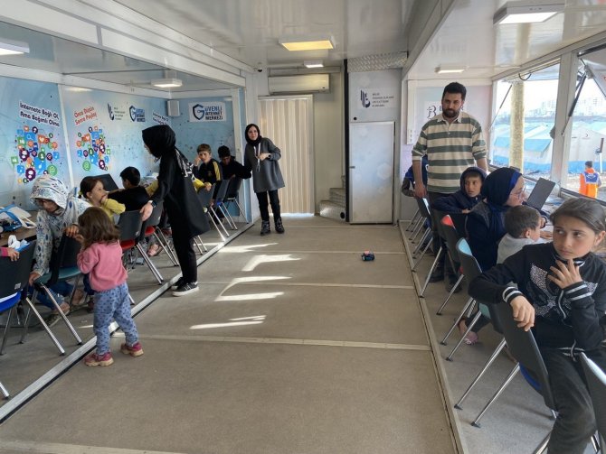 Depremzede Çocuklara Robotik Kodlama Eğitimi