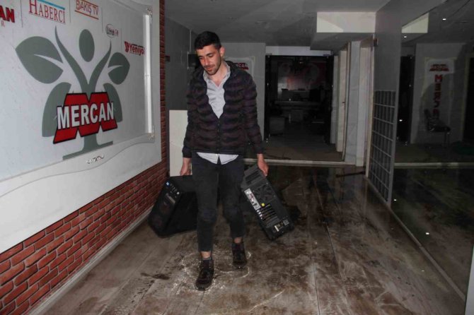 Mercan Tv’yi Hem Deprem Hem Su Baskını Vurdu