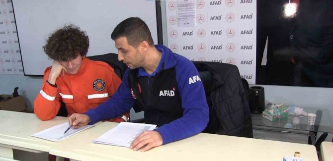 Okuldan Çıkıp Afad’a Koşuyor