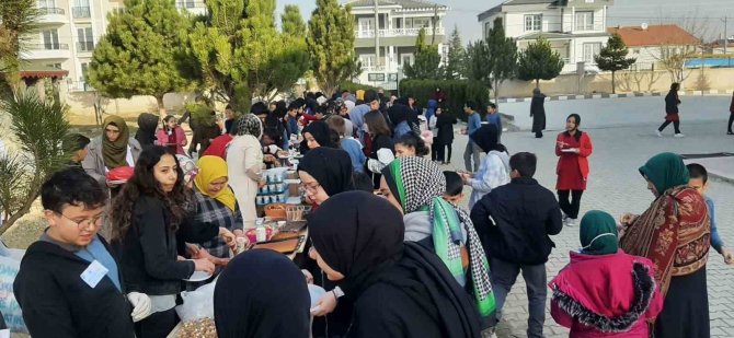 Hayır Amaçlı Satış Yapılan Pazar Kurup Depremzedeler İçin Bağış Topladılar