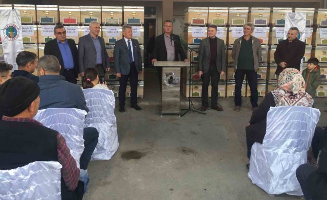 Arıcılık Kursunu Tamamlayan Kursiyerlere Kovan Hediyesi