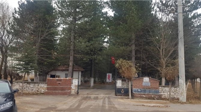 Altıntaş’ta Şehitlik Ve Mezarlıkta Bakım Onarım Çalışması