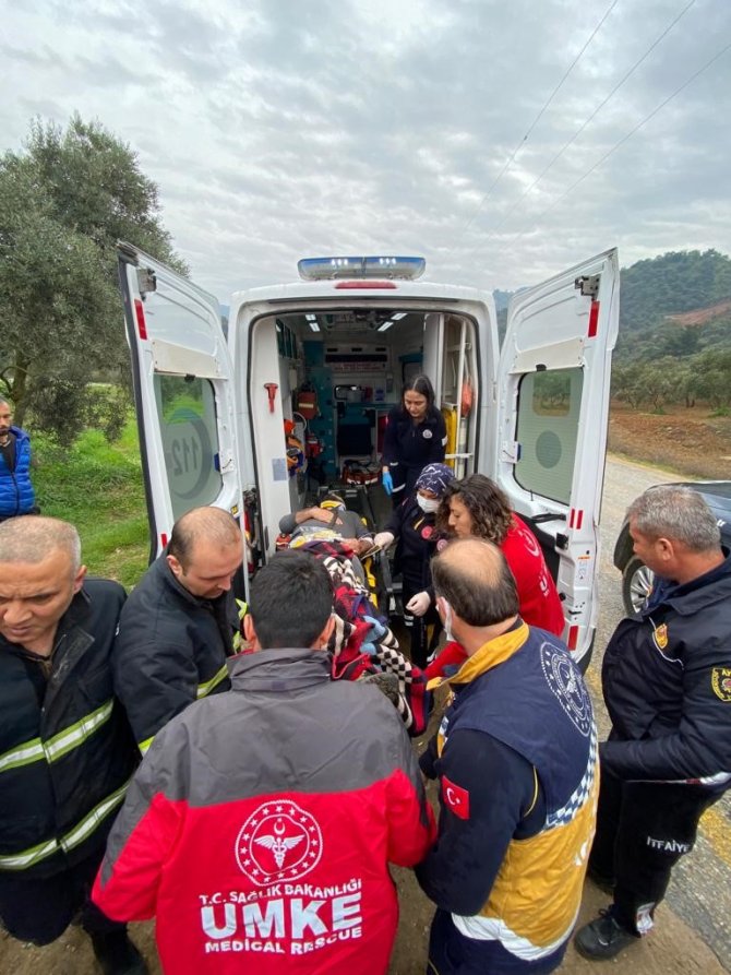 Ters Dönen Paletli İş Makinesinde Sıkışan Sürücü Yaralandı