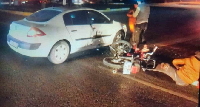 Motosiklet İle Otomobil Çarpıştı: 1 Yaralı