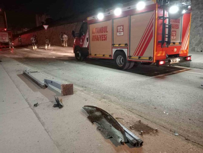 Başakşehir’de Kontrolden Çıkan Otomobil Demir Parmaklıklara Saplandı: 1’i Ağır 3 Yaralı