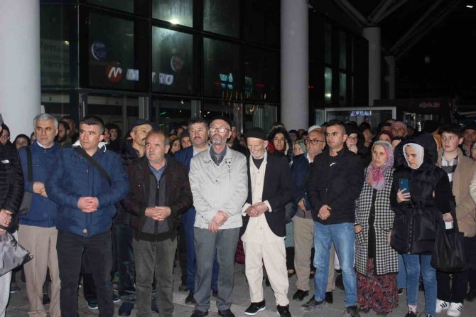 Bolu’dan Kutsal Topraklara 35 Kişilik Umre Kafilesi Uğurlandı