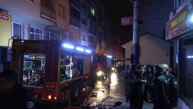 Bursa’da Ahşap Ev Alevlere Teslim Oldu