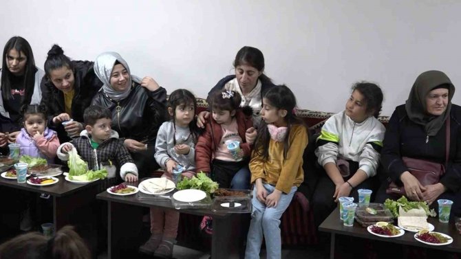 Depremzedenin Yaktığı Ağıt, Salondakileri Ağlattı