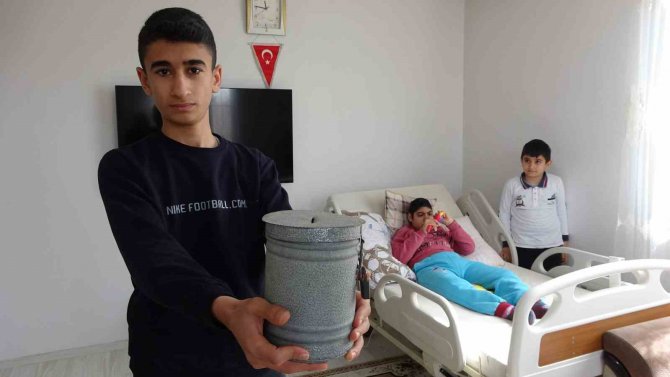 Yaşları Küçük Ama Gönülleri Büyük, Kumbaralarını Depremzedeler İçin Bağışladılar