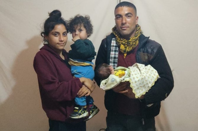 Depreme Doğumda Yakalandı, Bebeğine "Hamit" İsmini Verdi