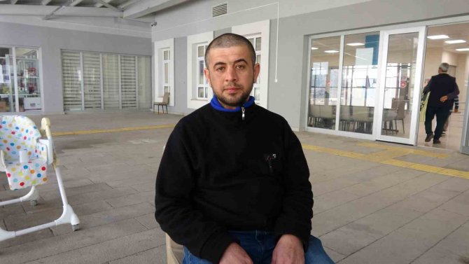 Hataylı Depremzede:" Enkaz Altında İnsanları Görünce Şuurumu Kaybettim, Oturdum Ağladım"