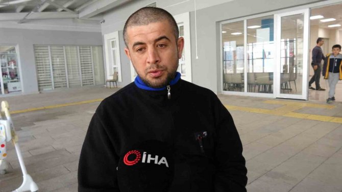Hataylı Depremzede:" Enkaz Altında İnsanları Görünce Şuurumu Kaybettim, Oturdum Ağladım"