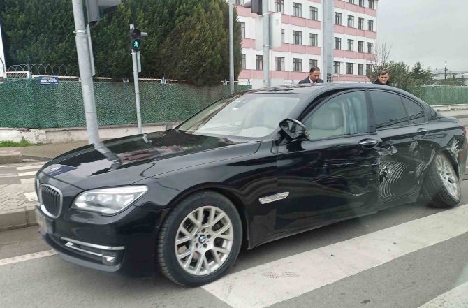 Makam Aracına Mikser Çarpan Başkan Demir, Kazayı Yara Almadan Atlattı