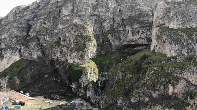 İ̇nönü Fayı Üzerinde Bulunan Doğa Harikasının Emsalleri Alplerde Ve İ̇sviçre’de Görülebiliyor
