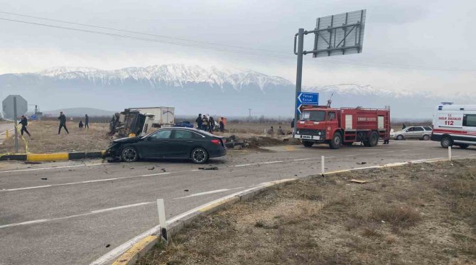 Isparta’da Trafik Kazası: 1 Ölü, 2 Yaralı