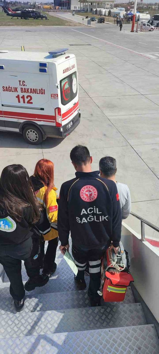 Kahramanmaraş’a Giderken Fenalaşan Hastaya İlk Müdahale Uçakta Yapıldı
