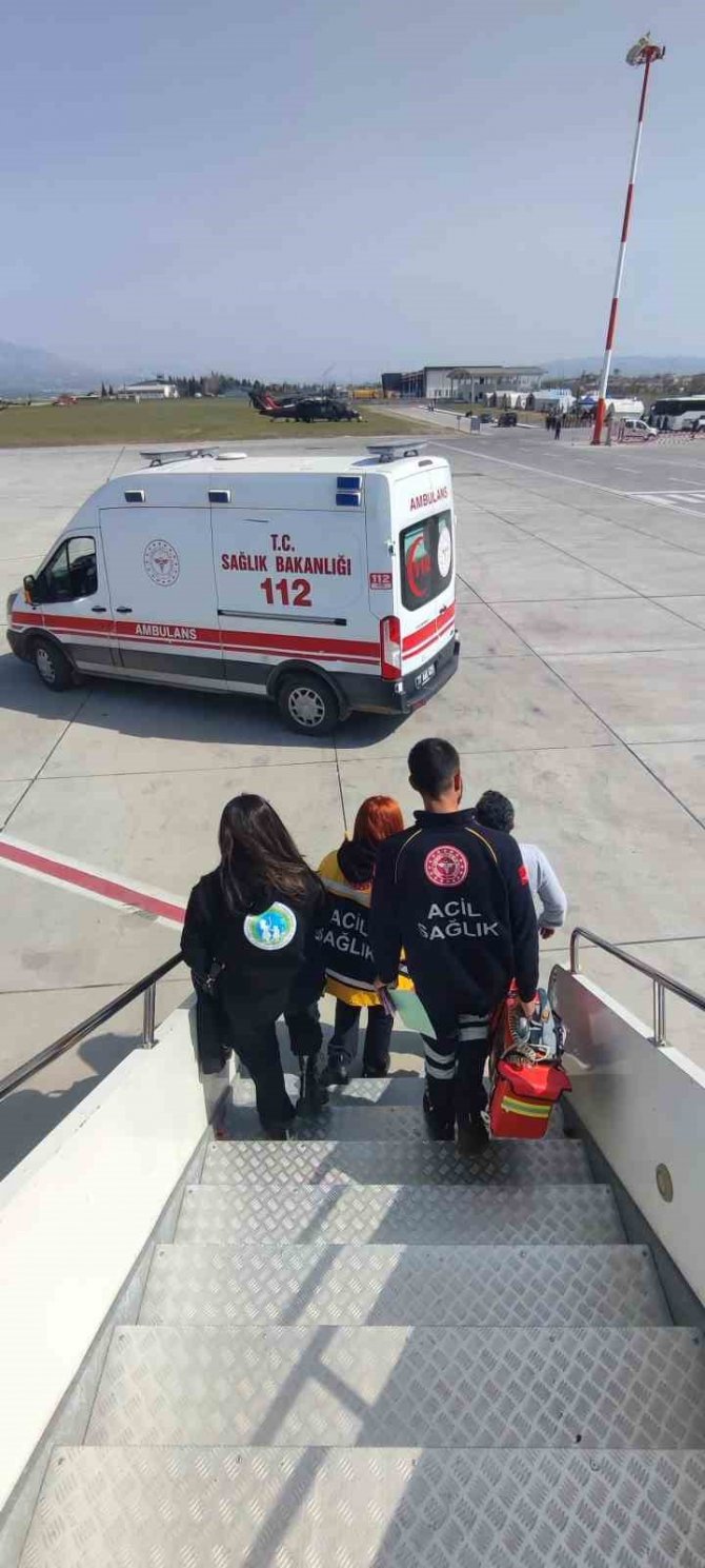 Kahramanmaraş’a Giderken Fenalaşan Hastaya İlk Müdahale Uçakta Yapıldı