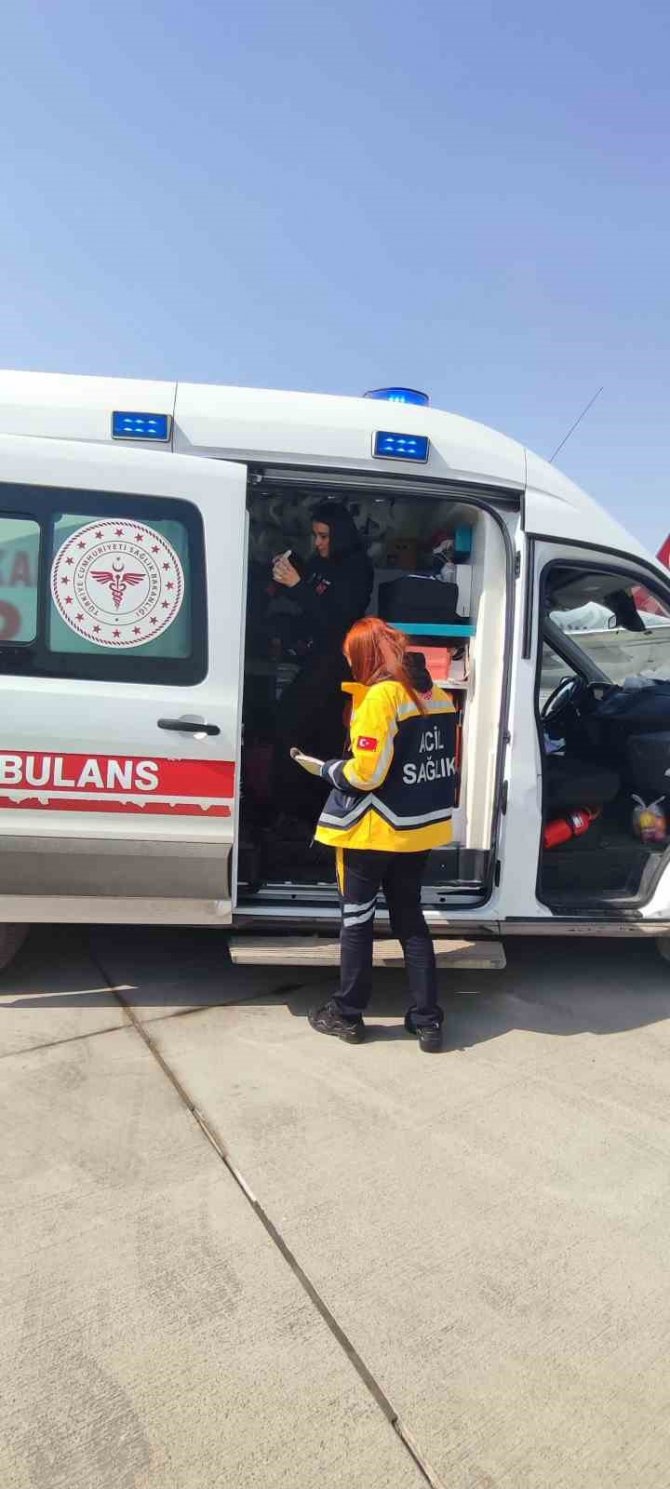 Kahramanmaraş’a Giderken Fenalaşan Hastaya İlk Müdahale Uçakta Yapıldı