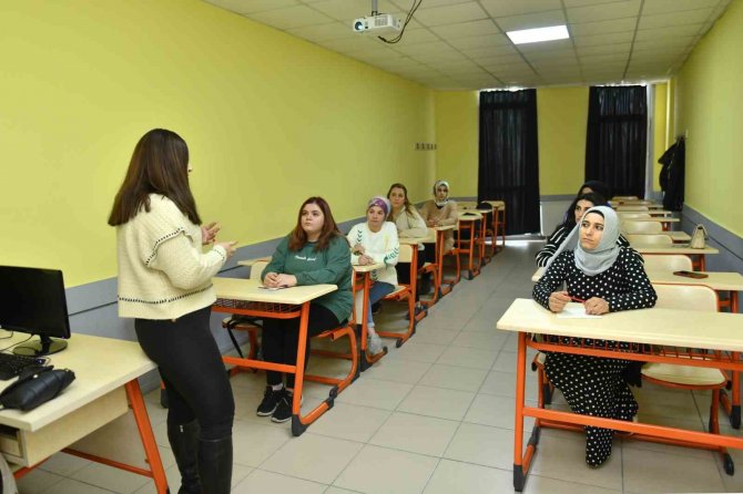 Esenyurt’ta ’Okul Öncesi Çocuk Gelişimi’ Kursu
