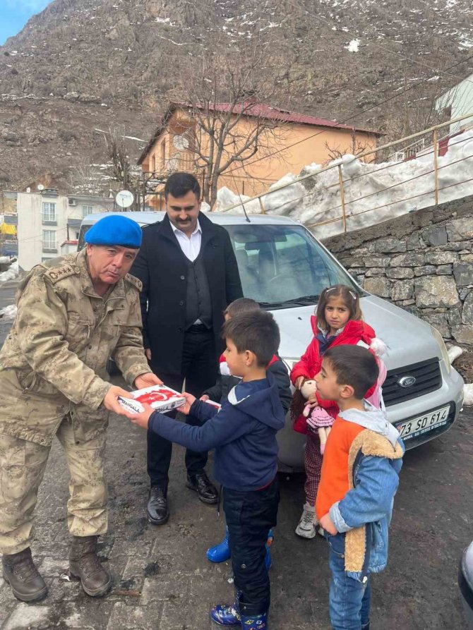 Beytüşşebap’a Gelen Depremzedelerin İhtiyaçları Gideriliyor