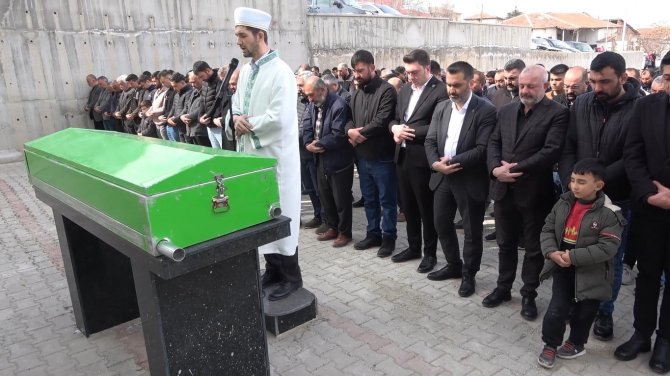 Enkazdan Yaralı Olarak Çıkartıldıktan Sonra Hastanede Hayatını Kaybeden 10 Yaşındaki Erva Toprağa Verildi