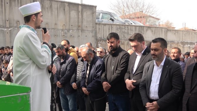 Enkazdan Yaralı Olarak Çıkartıldıktan Sonra Hastanede Hayatını Kaybeden 10 Yaşındaki Erva Toprağa Verildi