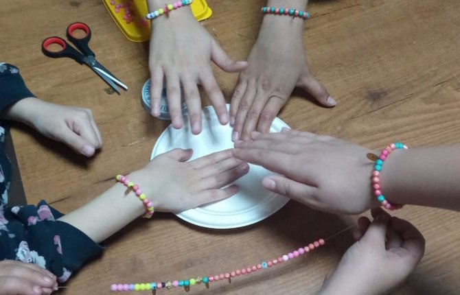 Depremi Yaşayan Çocuklar Din Görevlilerinin Oyunlarıyla Moral Buluyor