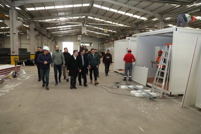 Düzce’den Gönderilen Konteynerler Depremzedelere Yuva Oluyor